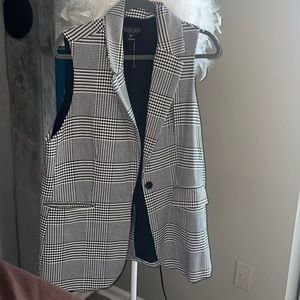 Black/white vest Large